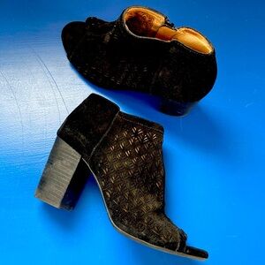 Antonio Melani Jonah peep toe perforated black suede bootie 8 only worn twice